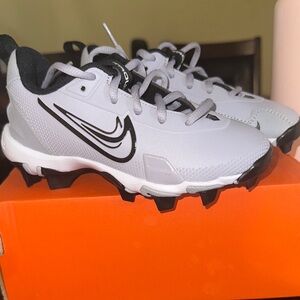 Nike Kids Gray and Black Baseball Sneakers